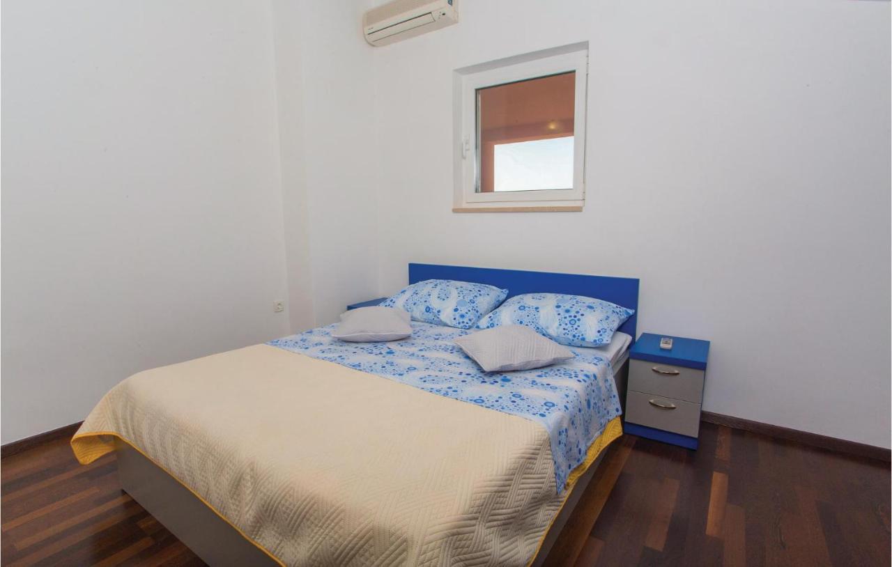 Amazing Apartment In Makarska With Wifi Bagian luar foto