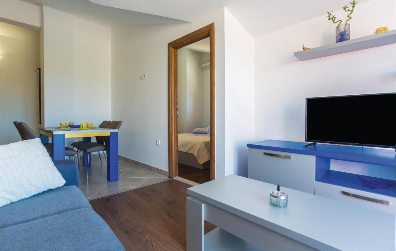 Amazing Apartment In Makarska With Wifi Bagian luar foto